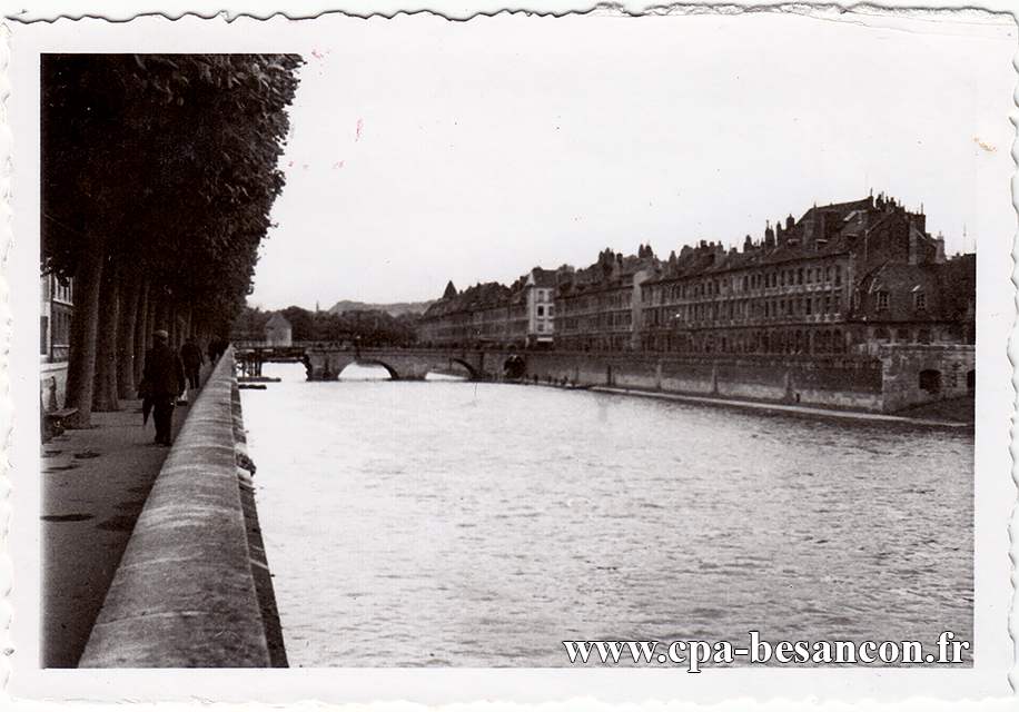 BESANÇON - Quai Veil Picard et pont Battant détruit.